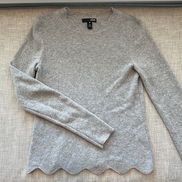 BLOOMINGDALES AQUA 100% Cashmere Scalloped Trimmed Sweater | Fitted Grey Sweater - Picture 2 of 5